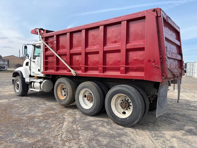 Image of Mack CV713 equipment image 3