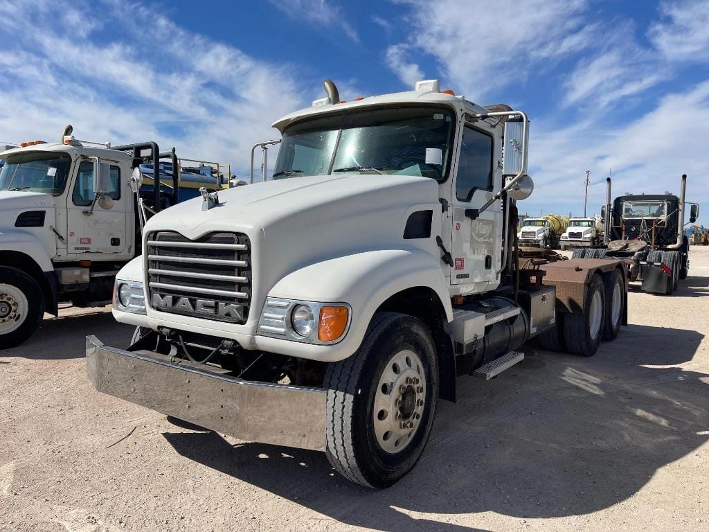 Main image Mack CV713