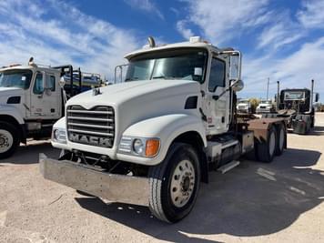 Main image Mack CV713