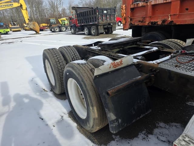 Image of Mack CXN613 equipment image 4