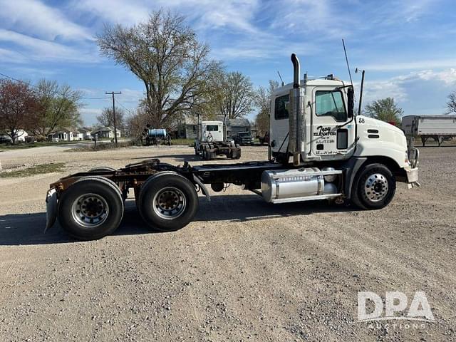 Image of Mack CXN613 equipment image 3
