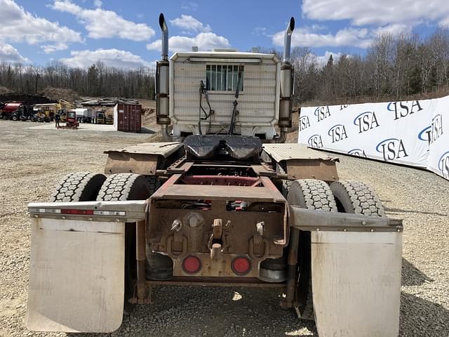 Image of Mack CL733 equipment image 3