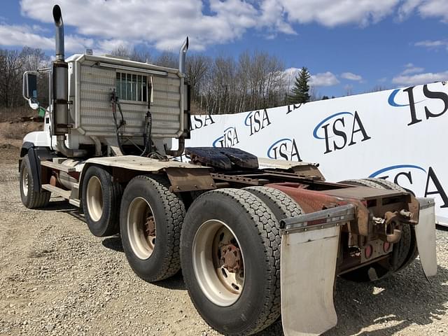 Image of Mack CL733 equipment image 2
