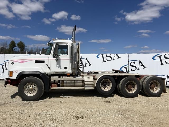 Image of Mack CL733 equipment image 1