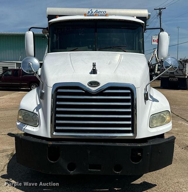 Image of Mack Dump Truck equipment image 1