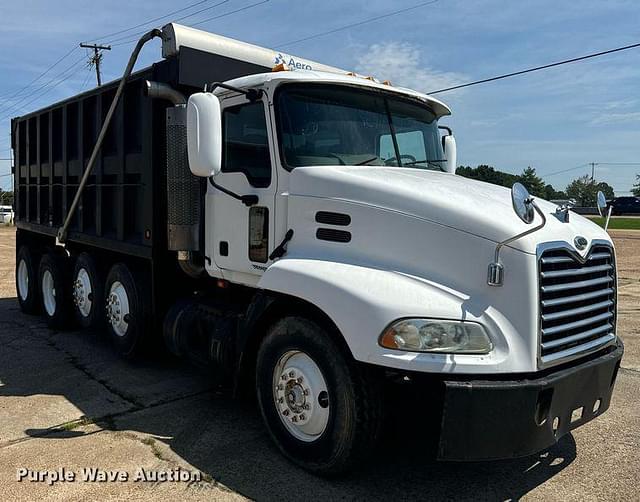 Image of Mack Dump Truck equipment image 2