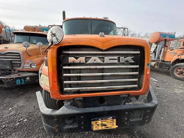 Image of Mack CT713 equipment image 2