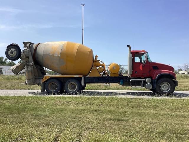Image of Mack CV513 equipment image 3