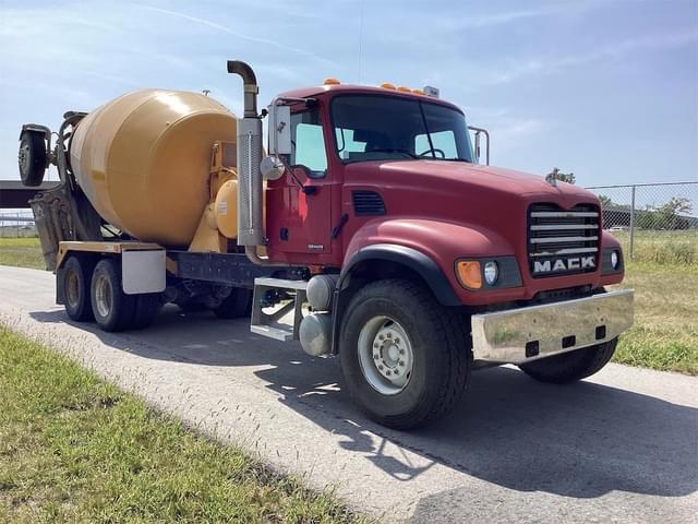 Image of Mack CV513 equipment image 2