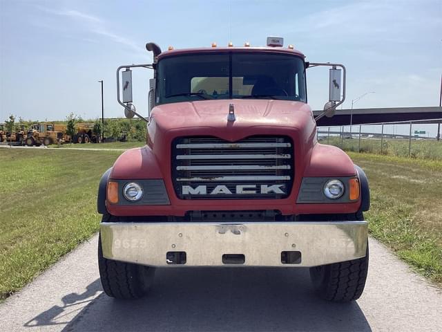 Image of Mack CV513 equipment image 1