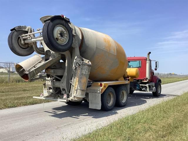 Image of Mack CV513 equipment image 4