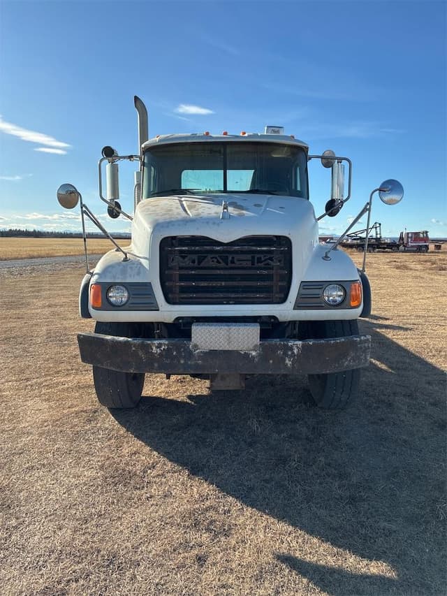 Image of Mack Granite CV713 equipment image 1