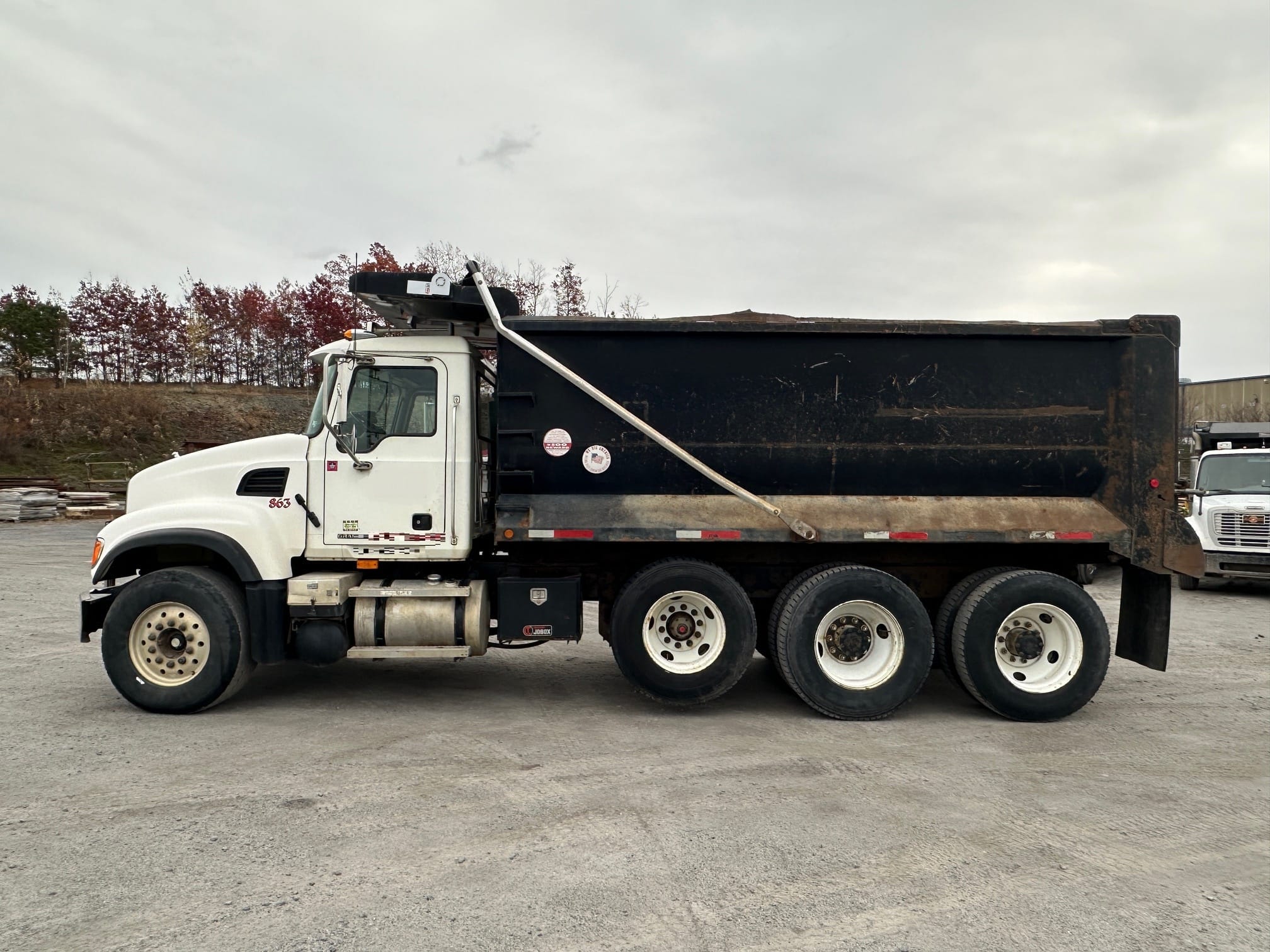 2007 Mack CV713 Equipment Image0