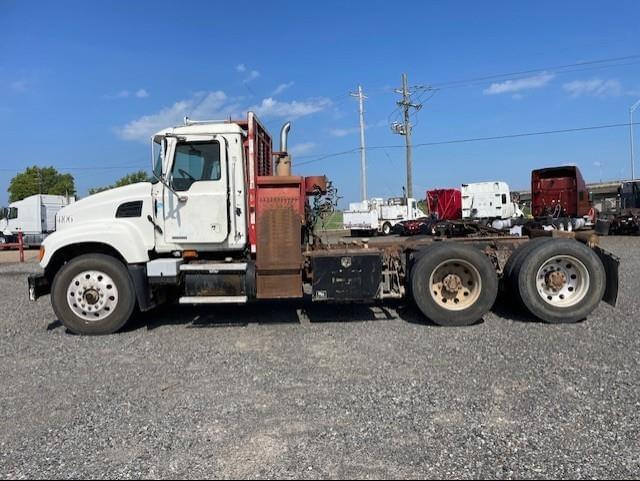 Image of Mack Granite CV713 equipment image 4