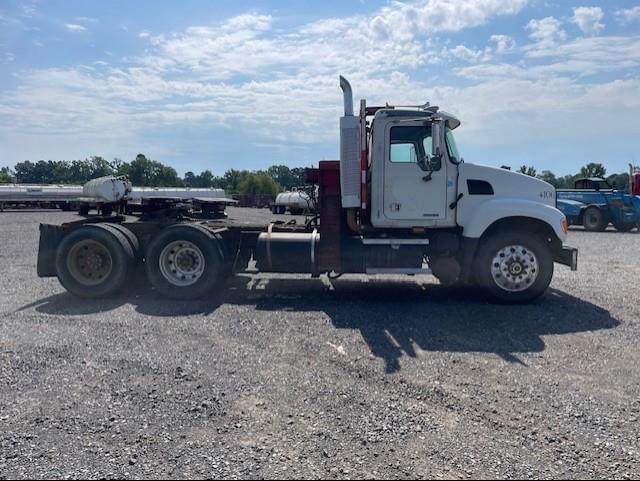 Image of Mack Granite CV713 equipment image 3