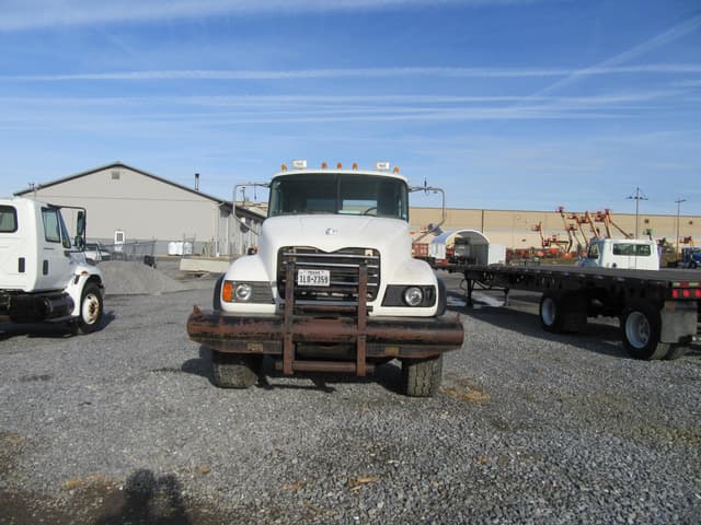 Image of Mack Granite CV713 equipment image 2