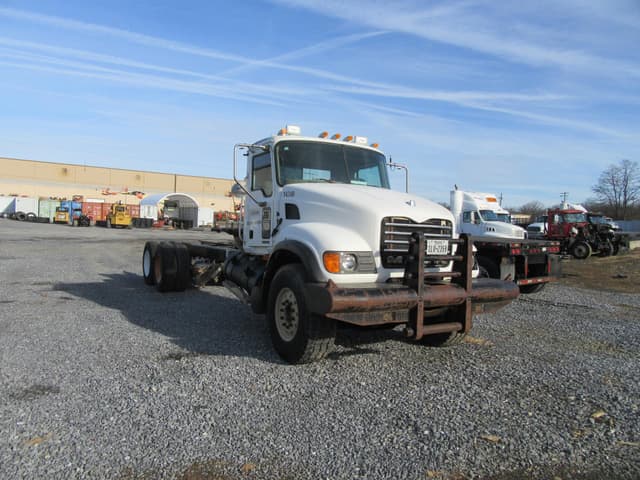 Image of Mack Granite CV713 equipment image 3