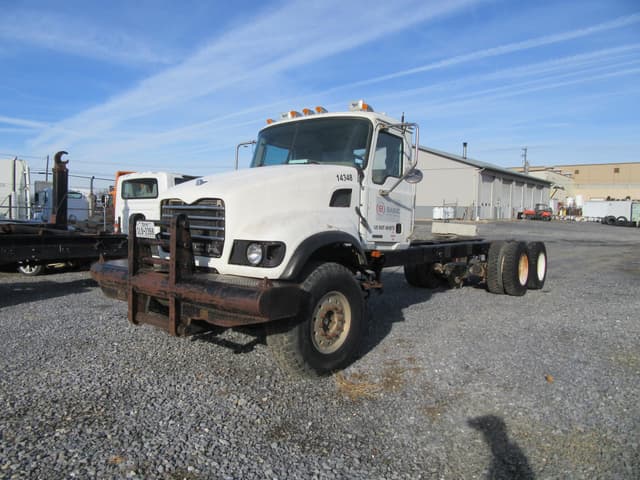 Image of Mack Granite CV713 equipment image 1