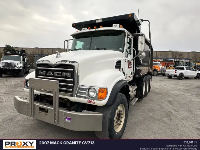 Image of Mack Granite CV713 equipment image 3