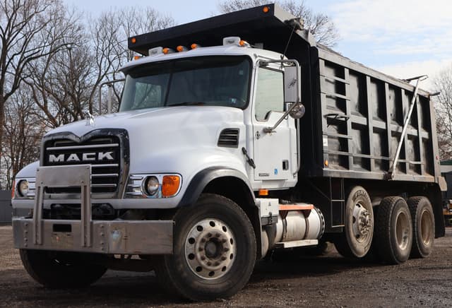 Image of Mack Granite CV713 equipment image 1