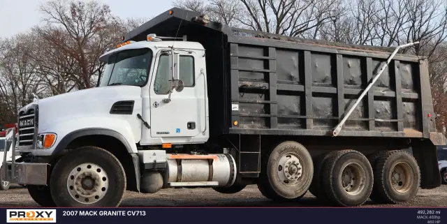 Image of Mack Granite CV713 equipment image 3