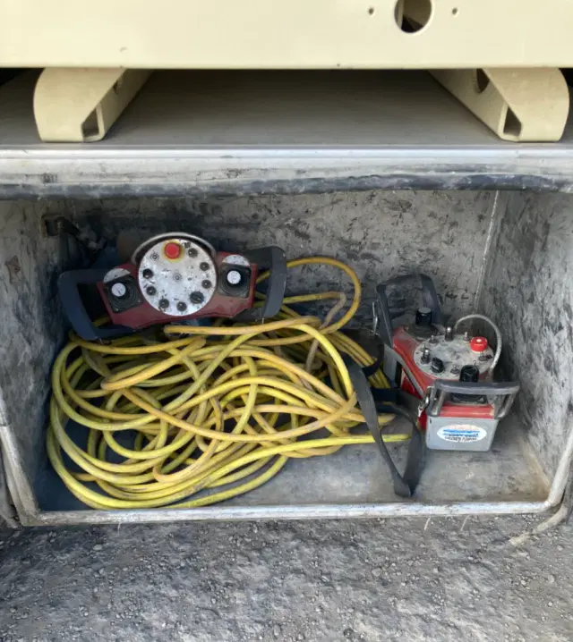 Image of Mack MR688S equipment image 4