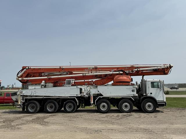 Image of Mack MR688S equipment image 4