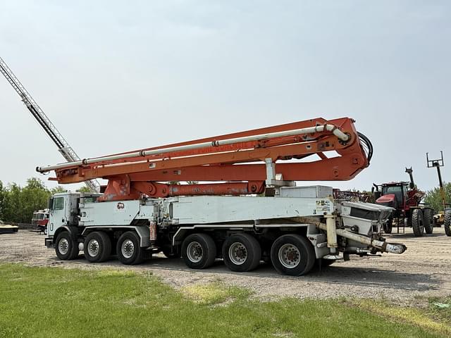 Image of Mack MR688S equipment image 2