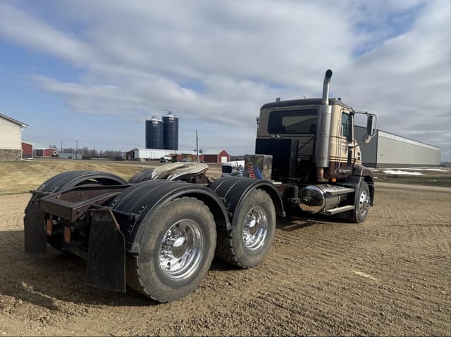 Image of Mack CXP613 equipment image 2