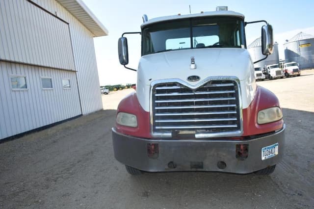 Image of Mack Vision CXN613 equipment image 3