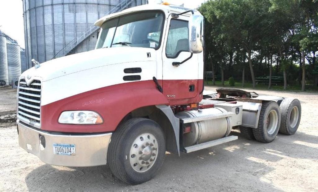 2007 Mack Vision CNX613 Equipment Image0