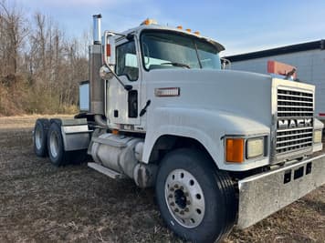 Main image Mack CHN613