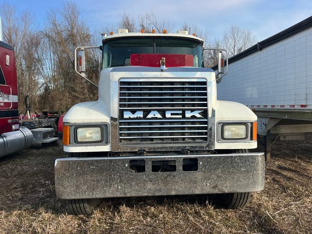 Image of Mack CHN613 equipment image 1