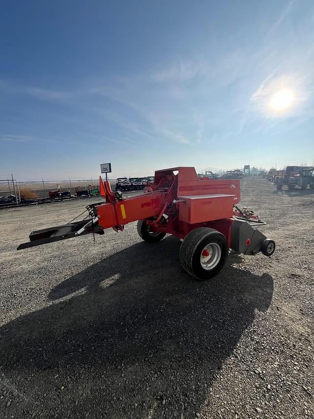 Image of Massey Ferguson 1839 equipment image 1