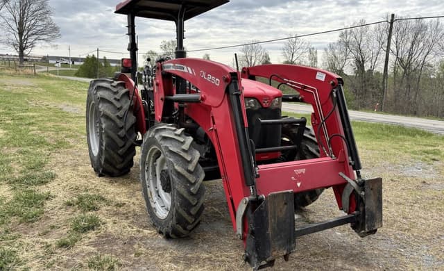 Image of Massey Ferguson 2625 equipment image 2