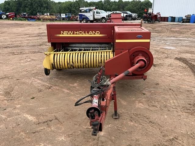 Image of New Holland 565 equipment image 1