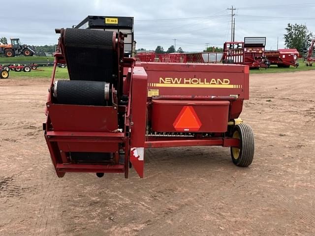 Image of New Holland 565 equipment image 4