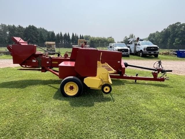 Image of New Holland 570 equipment image 3