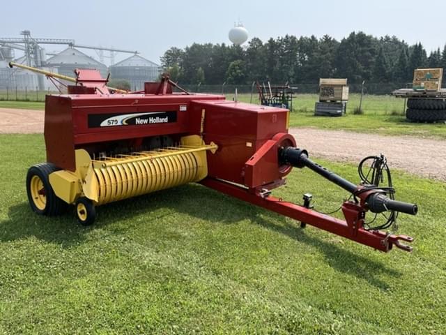 Image of New Holland 570 equipment image 2