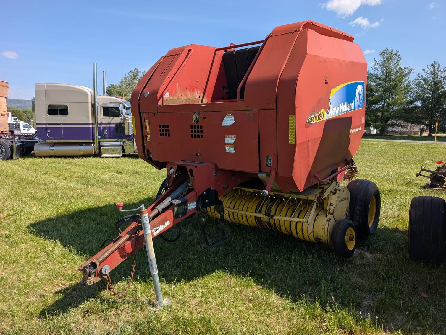 2007 New Holland BR7060 Equipment Image0