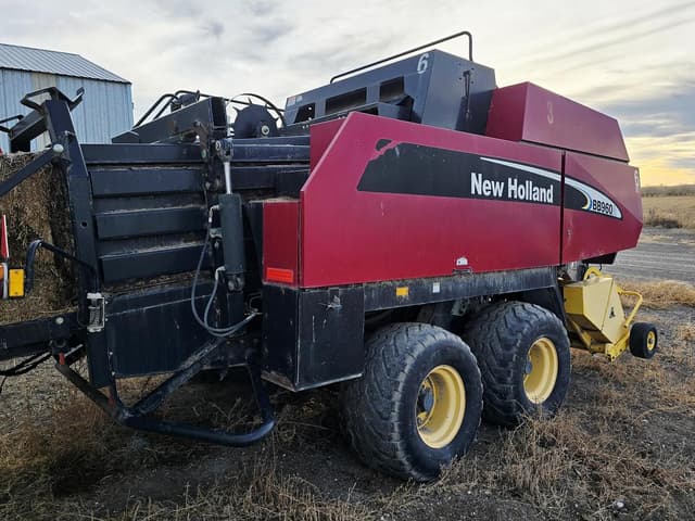 Image of New Holland BB960A equipment image 4