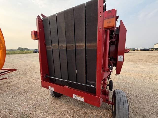 Image of New Holland BR7060 equipment image 4