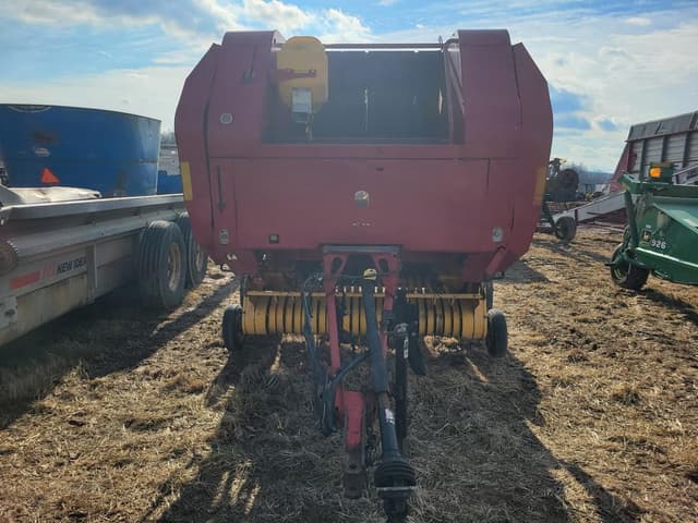 Image of New Holland BR7060 equipment image 1