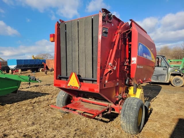 Image of New Holland BR7060 equipment image 4