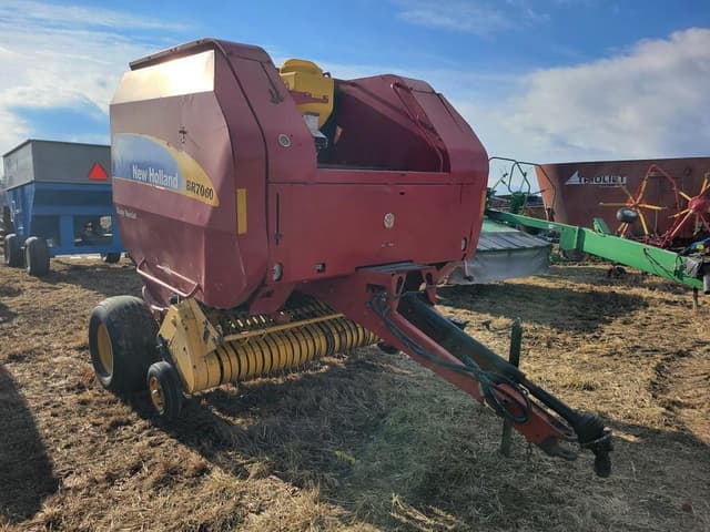 Image of New Holland BR7060 equipment image 2