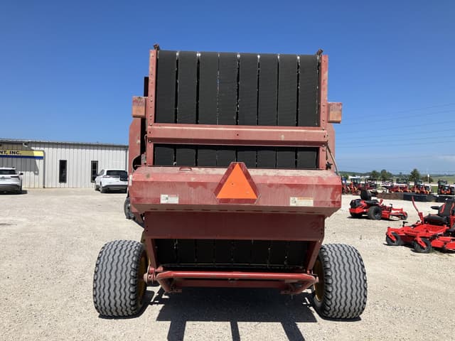 Image of New Holland BR7090 equipment image 2