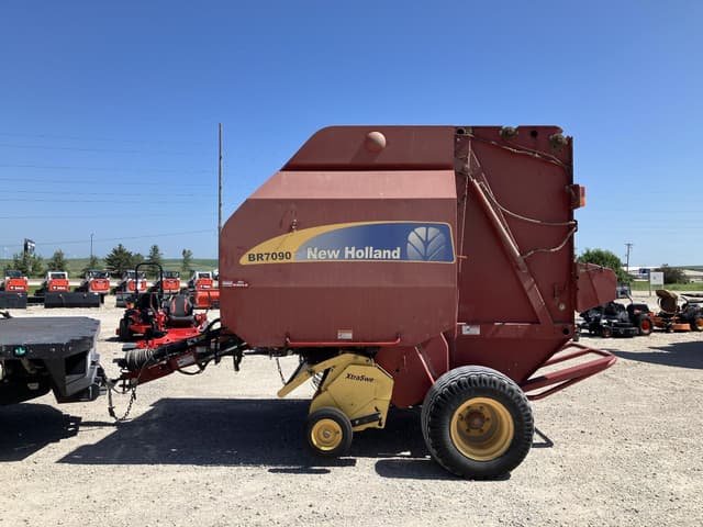 Image of New Holland BR7090 equipment image 3