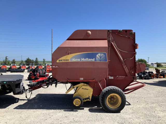 Image of New Holland BR7090 equipment image 3