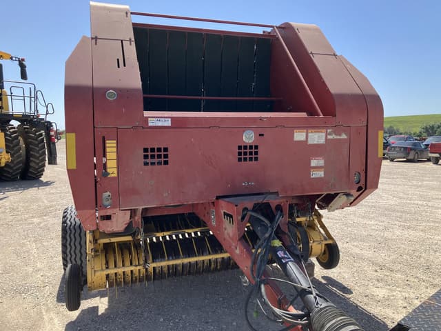 Image of New Holland BR7090 equipment image 1