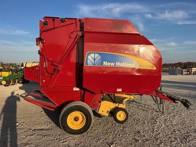 Image of New Holland BR7090 equipment image 2